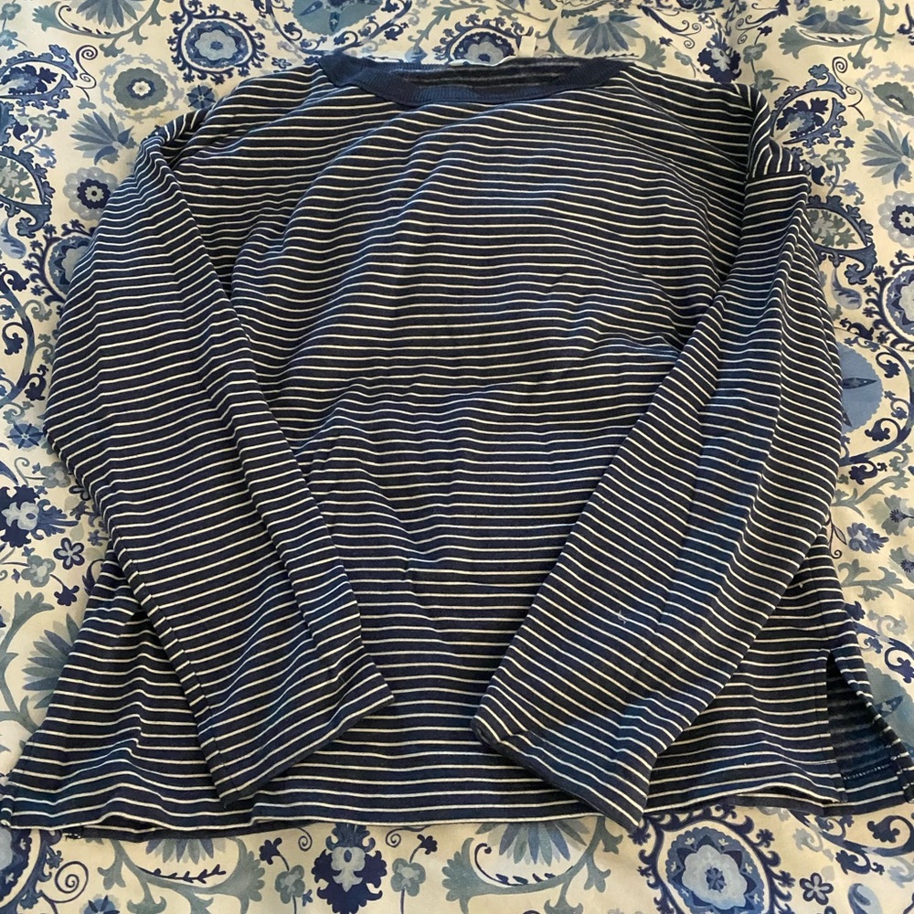 Vineyard Vines Women’s Assorted Sweatshirts and Hoodies. - Picture 6 of 10